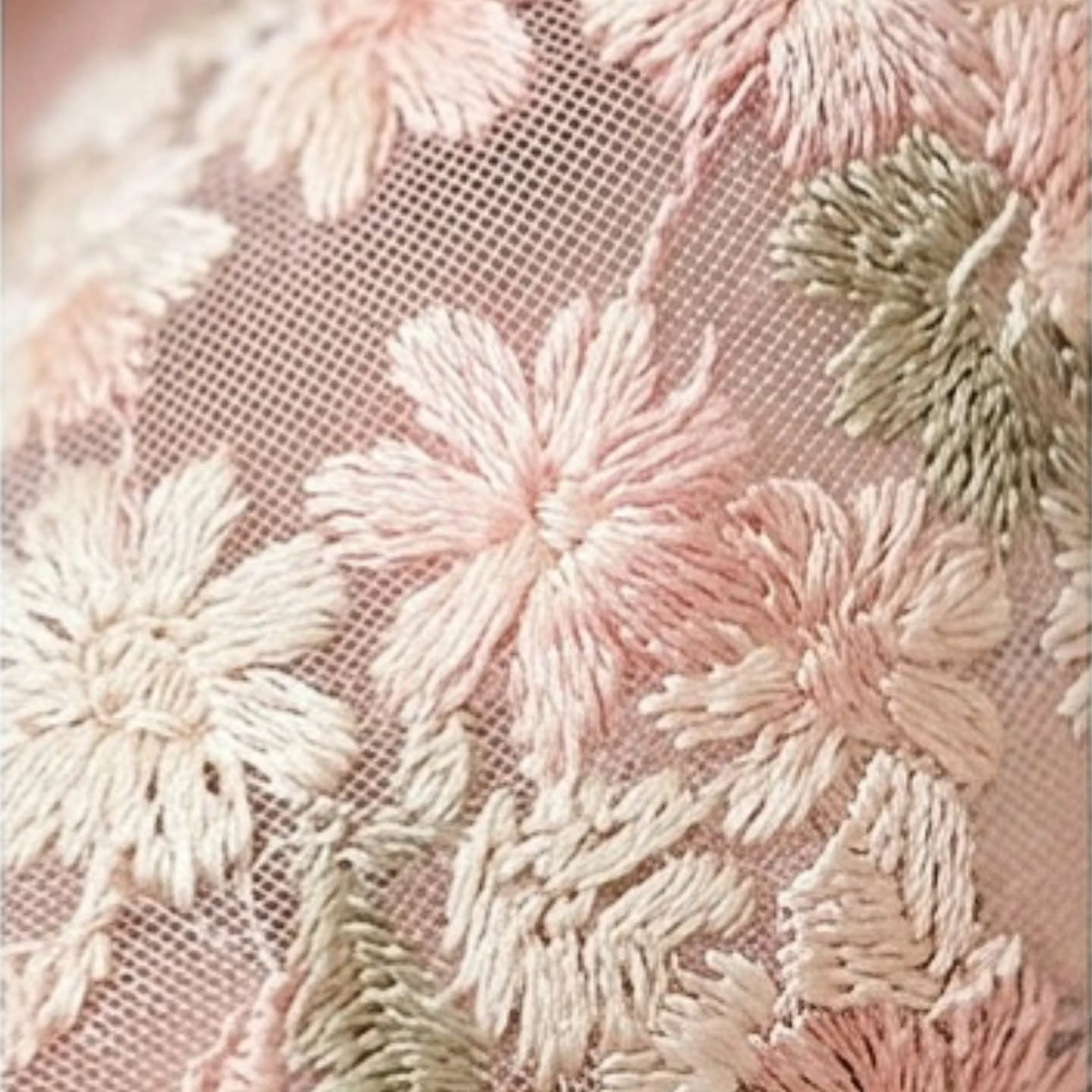 Chi tiết chất liệu thêu